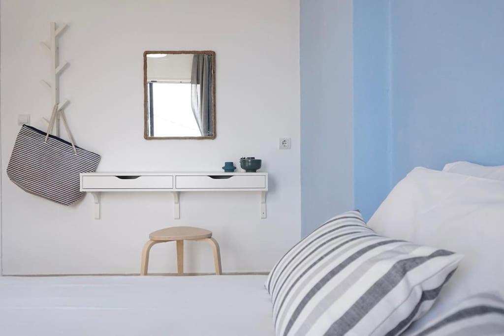 Airy Flat At Xenios Avlais Appartement