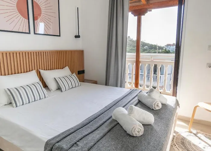 Airy Flat At Xenios Avlais
